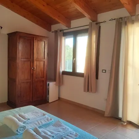 I Doni Del Mandorlo Farm stay